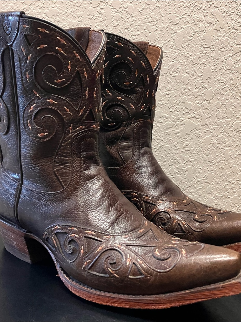 Ariat brown leather with embroidery boots western style boots